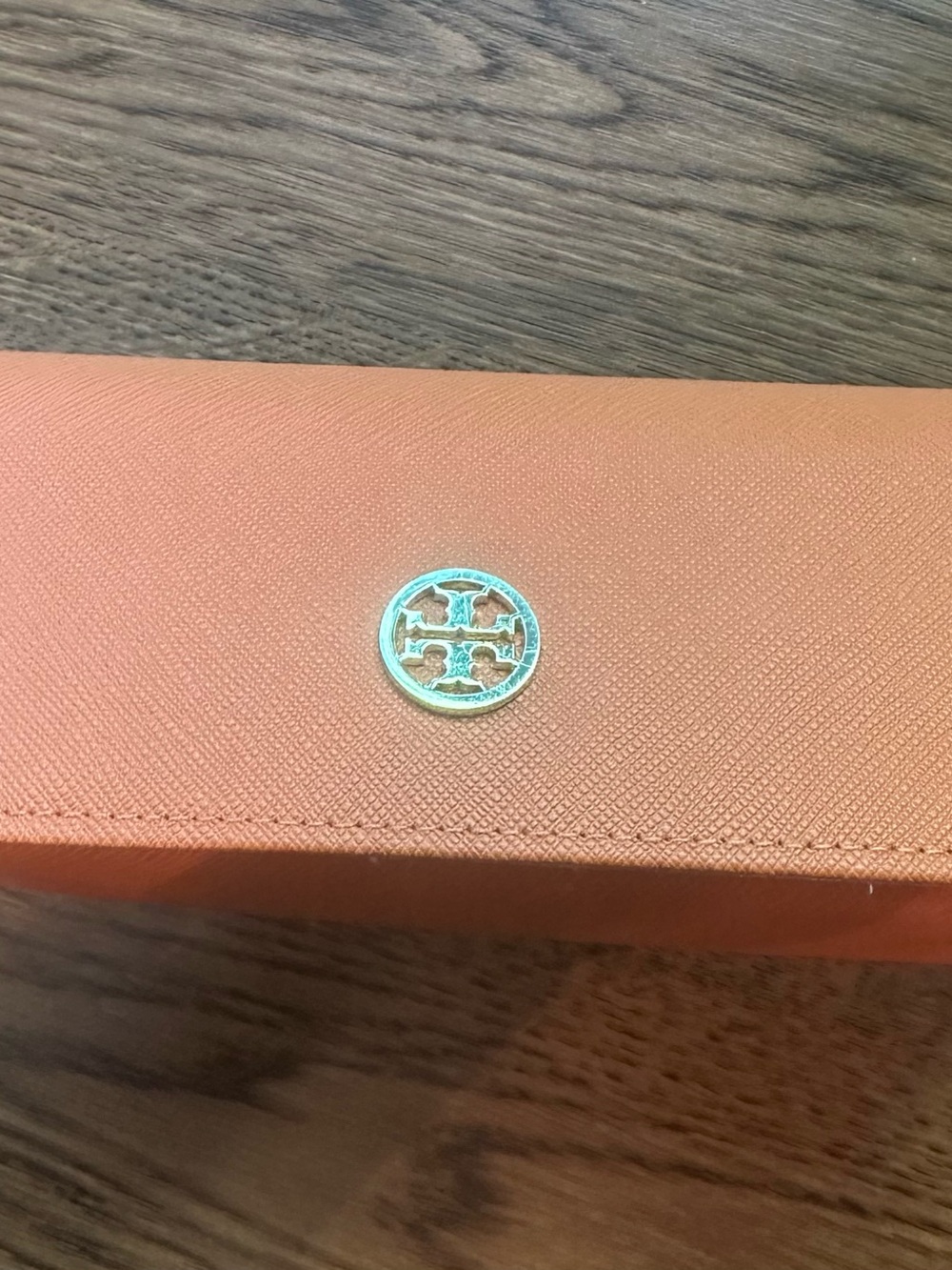 Tory Burch Orange Saffiano leather eyeglass case with Gold Logo - Picture 2 of 6